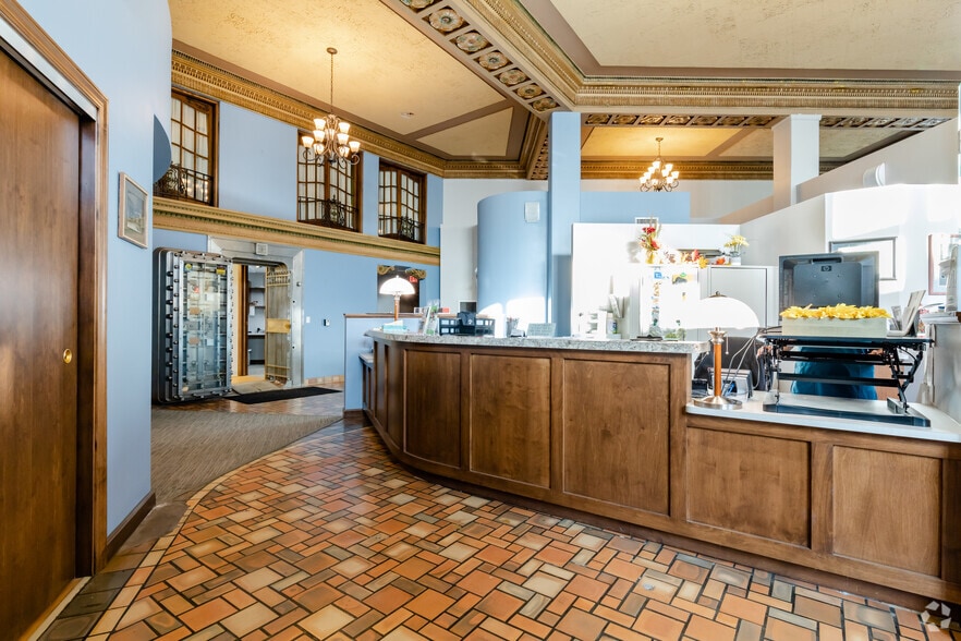 More Photos Of 115 7th St, Rockford Medical For Sale