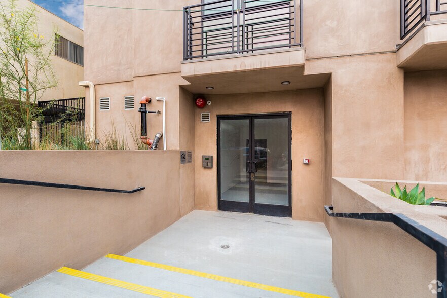More Photos Of 552 N Hobart Blvd, Los Angeles Apartments For Sale