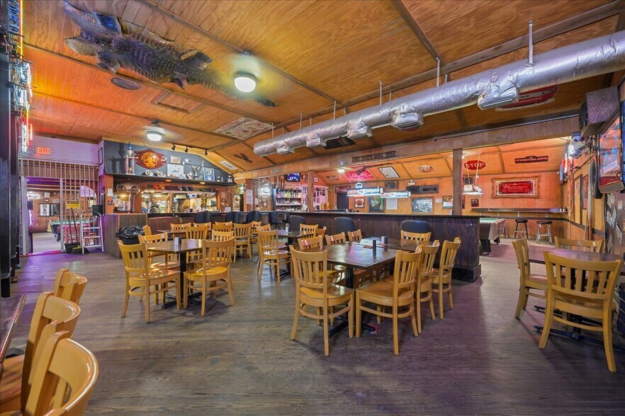 More Photos Of 337 S US Highway 17, East Palatka General Retail For Sale