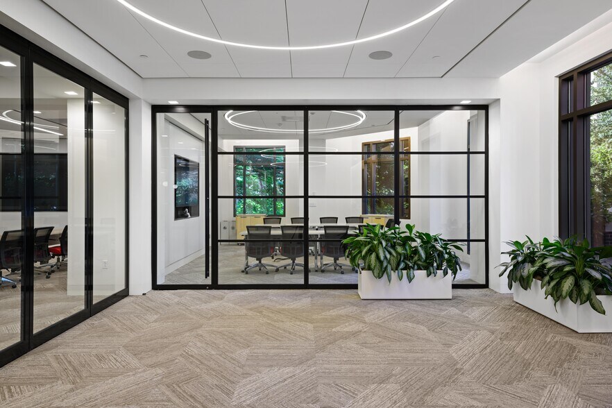 More Photos Of 1400 16th St NW, Washington Office For Lease