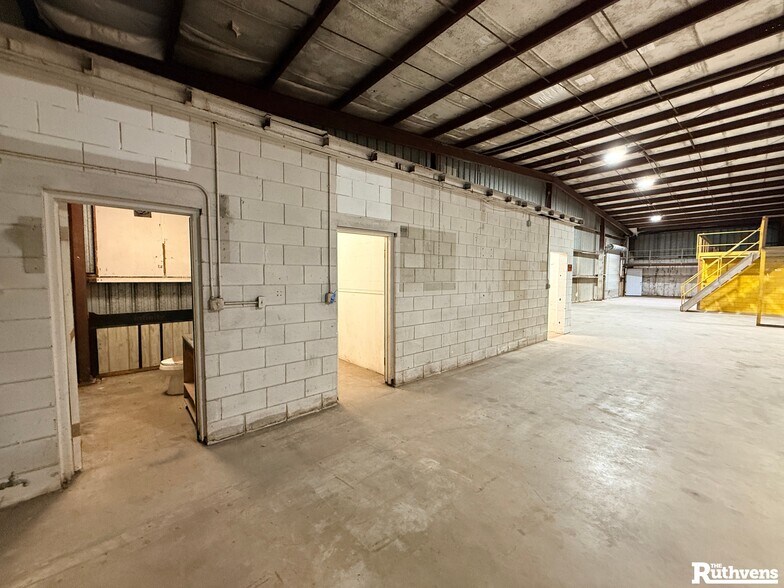 More Photos Of 1042 Hoover Rd, Winter Haven Warehouse For Lease