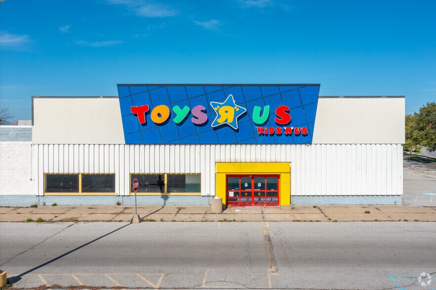 More Photos Of 2800 Tittabawassee Rd, Saginaw Freestanding For Lease