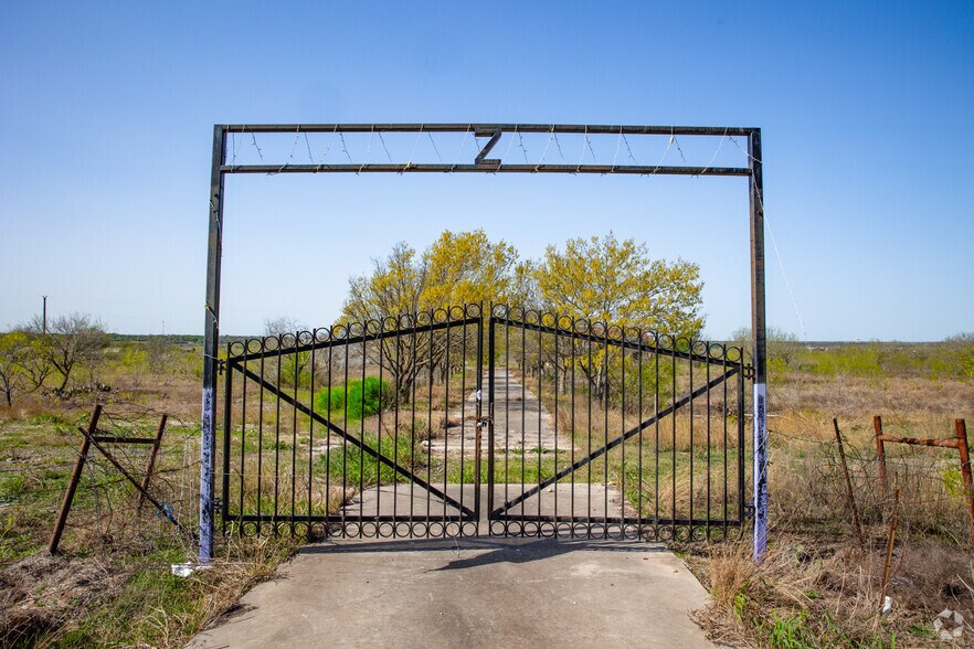 More Photos Of 2200 High Rd, Uhland Land For Sale