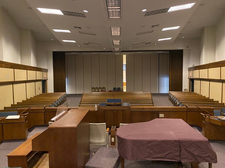 More Photos Of 7045 Farralone Ave, Canoga Park Religious Facility For Sale