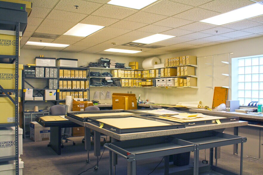 More Photos Of 300 N Stonestreet Ave, Rockville Showroom For Lease