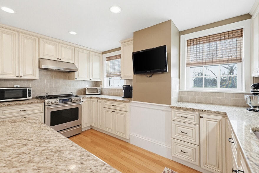 More Photos Of 800 Washington St, Holliston Storefront Retail Residential For Sale