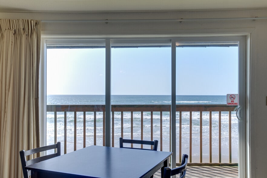 More Photos Of 101 NW 11th Ave, Rockaway Beach Hotel For Sale