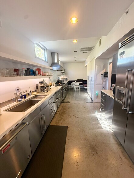 More Photos Of 1920 Olympic Blvd, Santa Monica Loft Creative Space For Lease