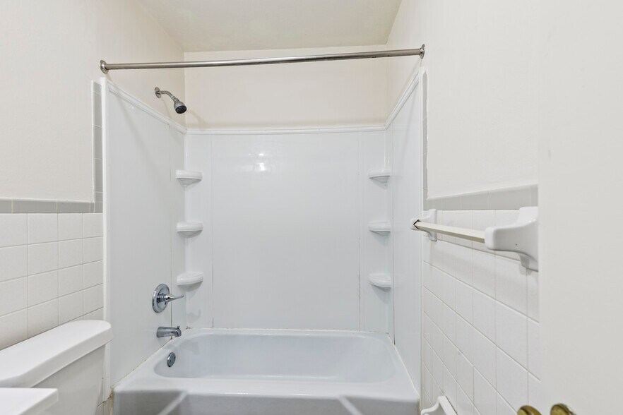 More Photos Of 283 SW Davaca Gln, Lake City Multifamily For Sale