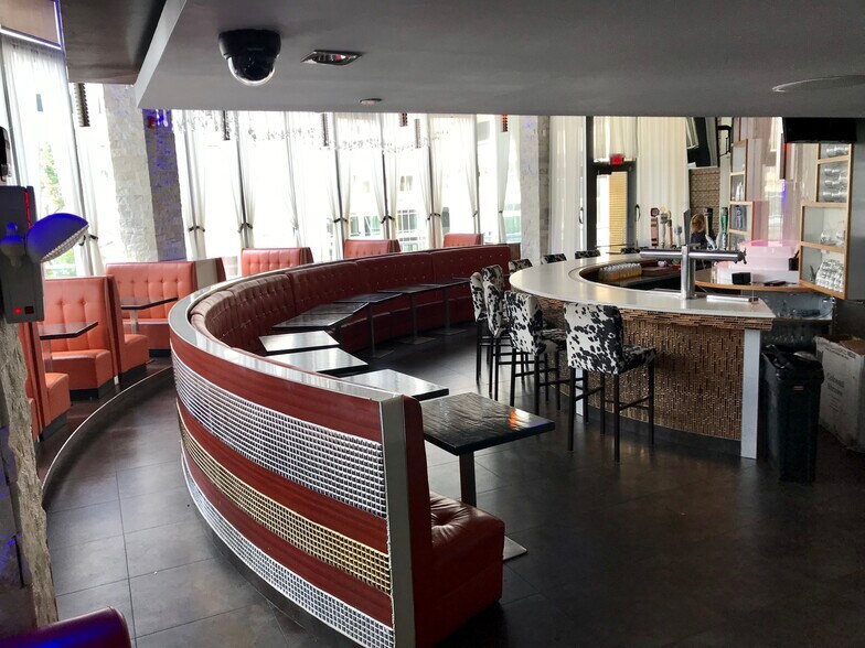 More Photos Of 250-270 Main St, White Plains Hotel For Lease