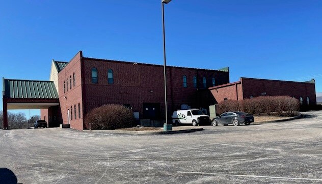 More Photos Of 1330 Commercial St, Warsaw Office For Sale
