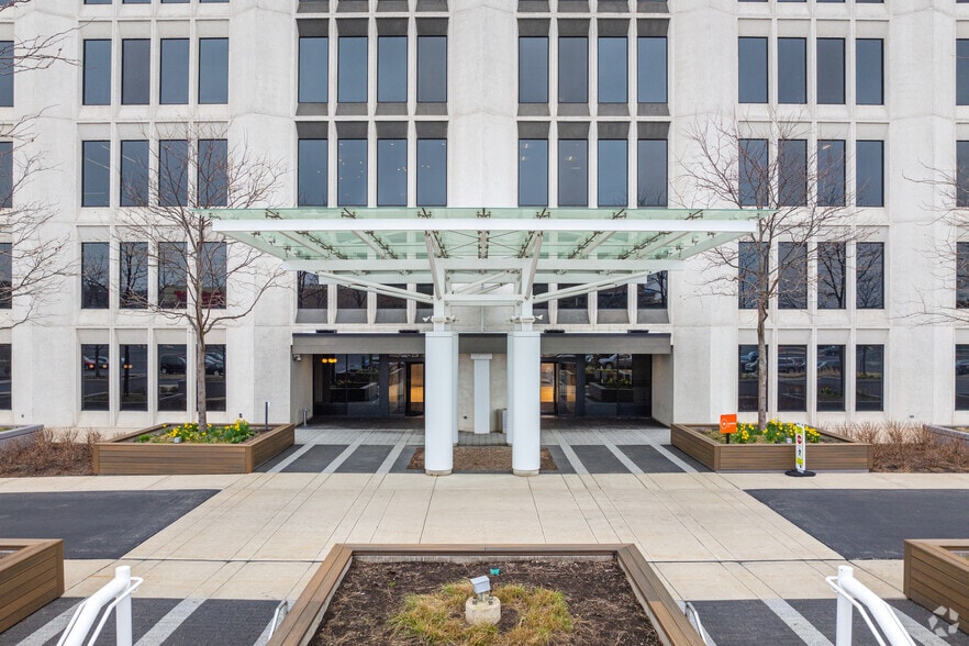 More Photos Of 1701 Golf Rd, Rolling Meadows Coworking Space