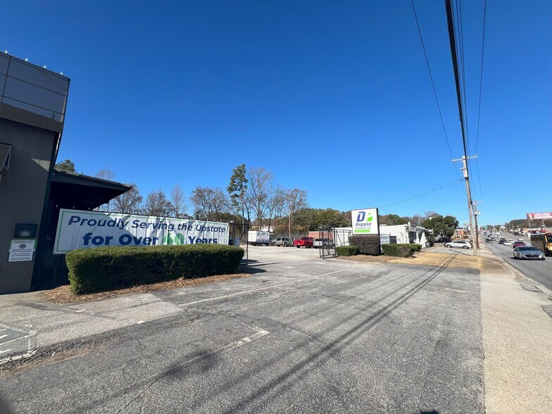 More Photos Of 211 N Pleasantburg Dr, Greenville Light Manufacturing For Lease