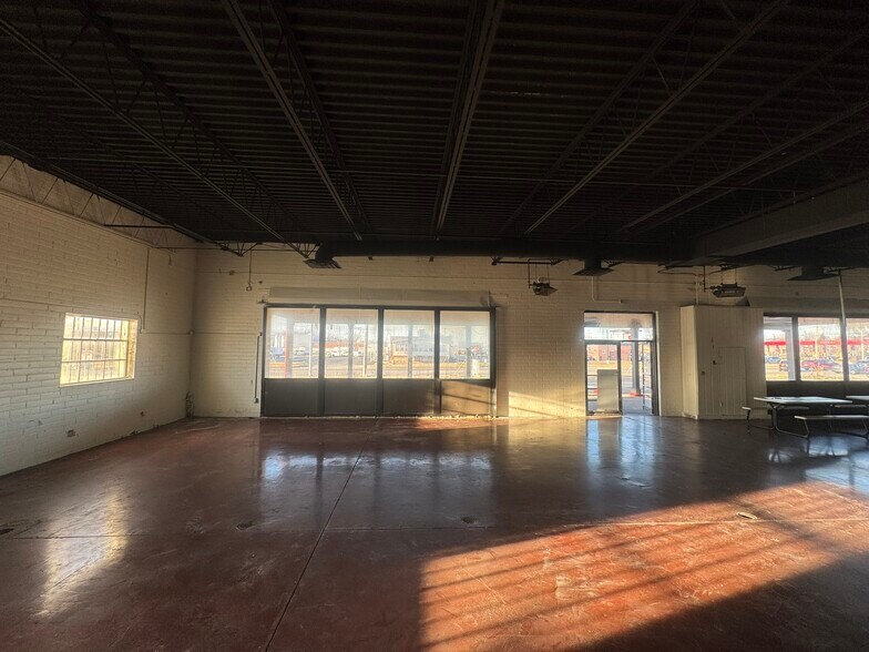 More Photos Of 13425 Snow Rd, Brook Park Freestanding For Lease