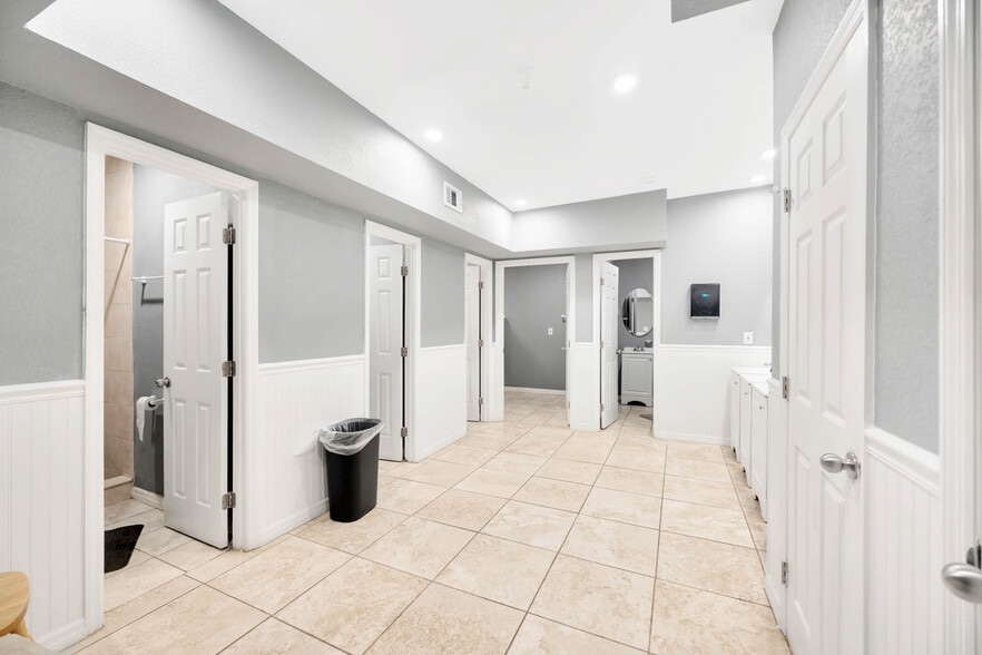 More Photos Of 1920 E Osborne Ave, Tampa Assisted Living For Sale