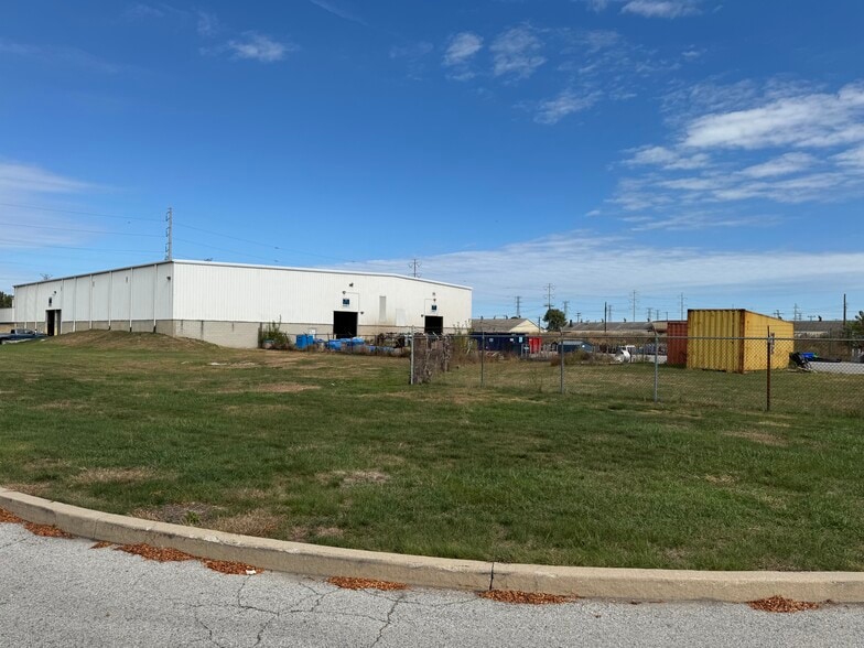 More Photos Of 2300 Michigan St, Hammond Warehouse For Lease