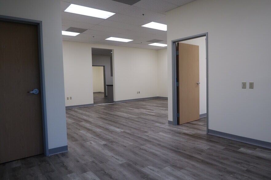 More Photos Of 28294-28310 Constellation Rd, Valencia Light Distribution For Sale