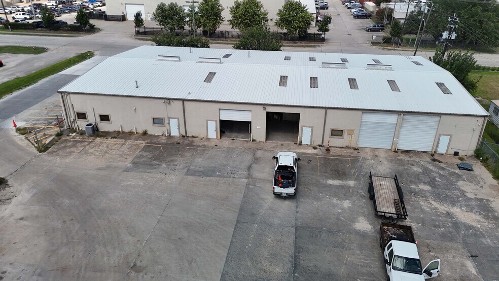 More Photos Of 1905 Jasmine Dr, Pasadena Industrial For Lease