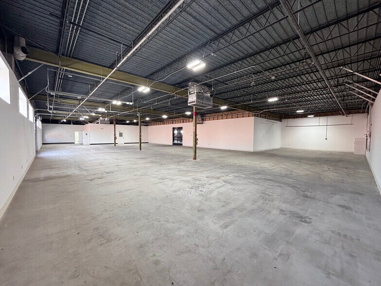 More Photos Of 115 NW 44th St, Oklahoma City Manufacturing For Lease