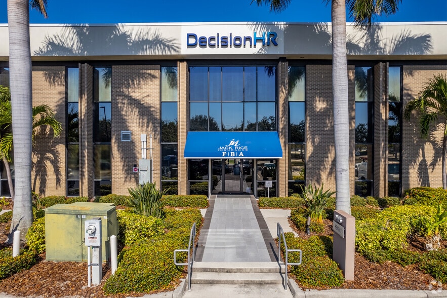 More Photos Of 9500 Koger Blvd N, Saint Petersburg Unknown For Lease