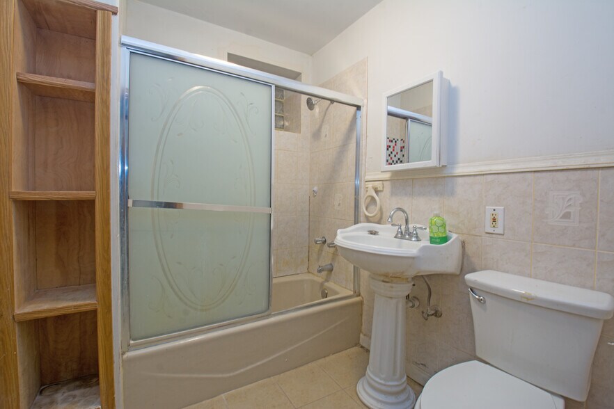 More Photos Of 4018 N Western Ave, Chicago Freestanding For Sale