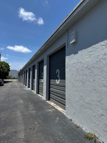 More Photos Of 1330 S Killian Dr, Lake Park Warehouse For Lease