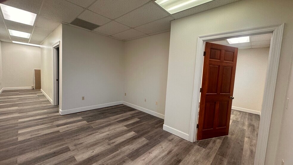 More Photos Of 1544 W 2nd St, Gulf Shores Office For Lease