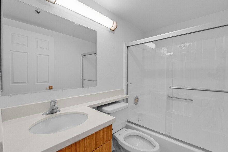 More Photos Of 939 Palm Ave, West Hollywood Apartments For Sale