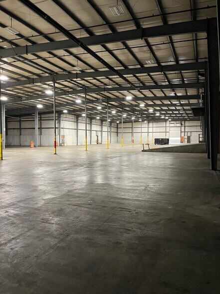 More Photos Of 2020 N Main St, Washington Warehouse For Lease