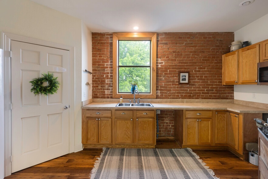 More Photos Of 110 E Main St, Cumby Storefront Retail Residential For Sale