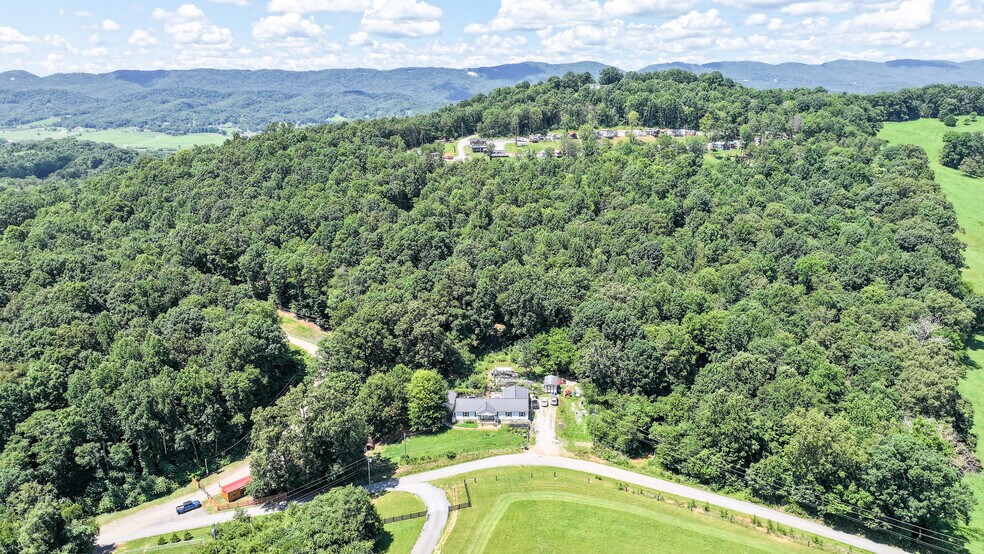 More Photos Of 180 Lakeland Ridge Rd, Bean Station Specialty For Sale