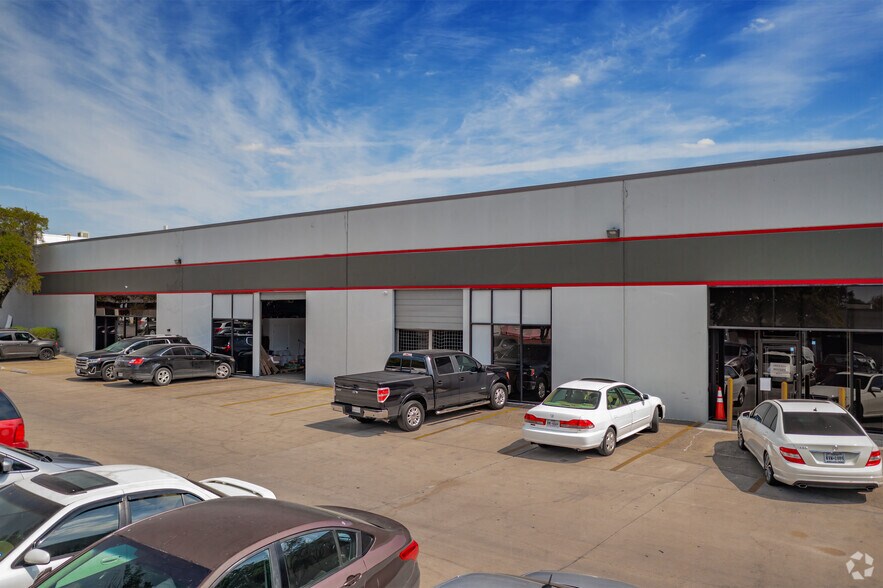 More Photos Of 5405 Bandera Rd, San Antonio Light Distribution For Lease