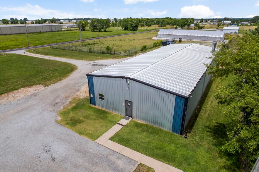 More Photos Of 64050 E 290 Rd, Grove Warehouse For Sale