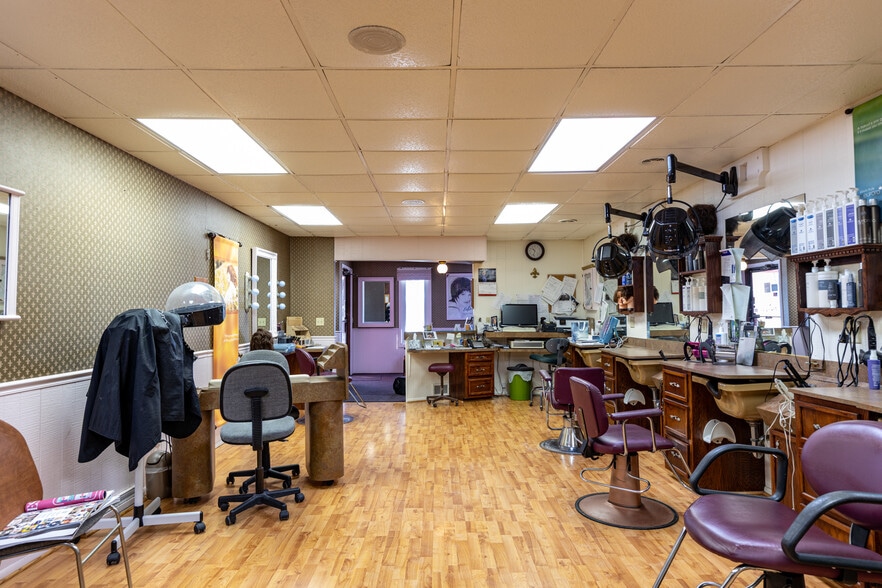 More Photos Of 501 S Douglas St, Appleton General Retail For Sale