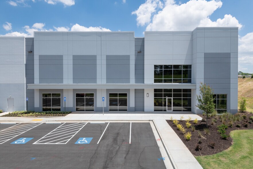 More Photos Of 4000 Chamblee Rd, Oakwood Distribution For Lease