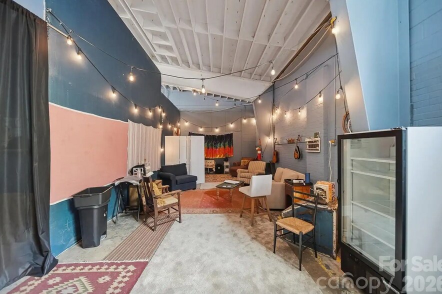 More Photos Of 47 Duke St, Granite Falls Bar For Sale