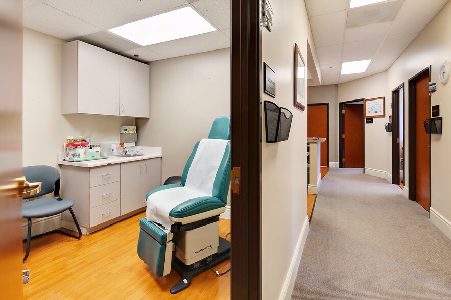 More Photos Of 1300 Avenida Vista Hermosa, San Clemente Medical For Lease