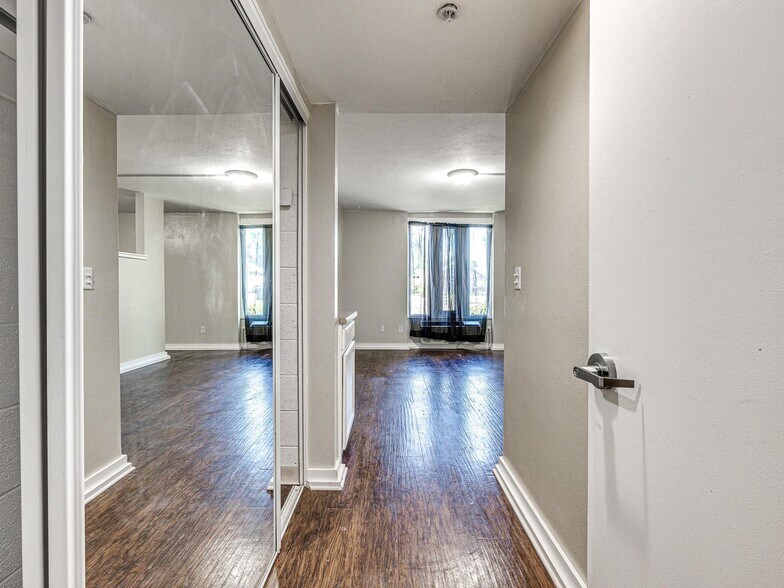 More Photos Of 901 NW 25th St, Oklahoma City Healthcare For Sale