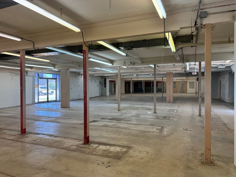 More Photos Of 4343 N Andrews Ave, Fort Lauderdale Storefront Retail Office For Sale