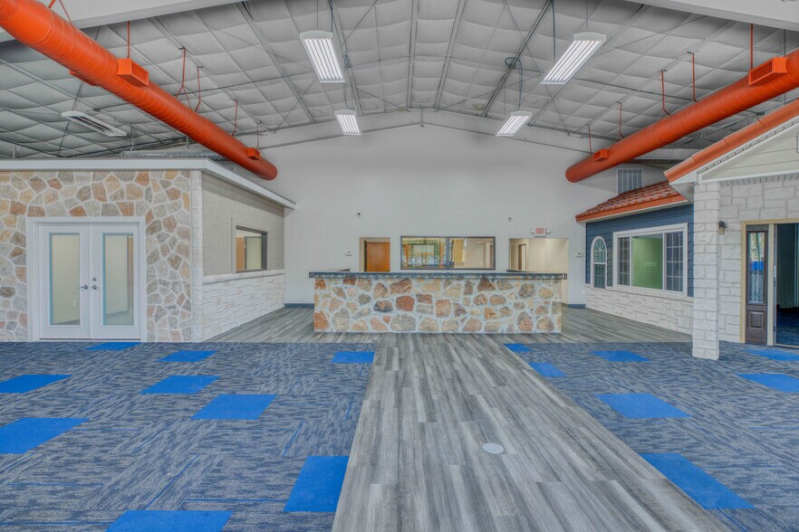 More Photos Of 5238 Evers Rd, San Antonio Warehouse For Sale