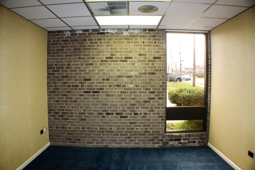 More Photos Of 111 W Pine St, Graham Office For Lease