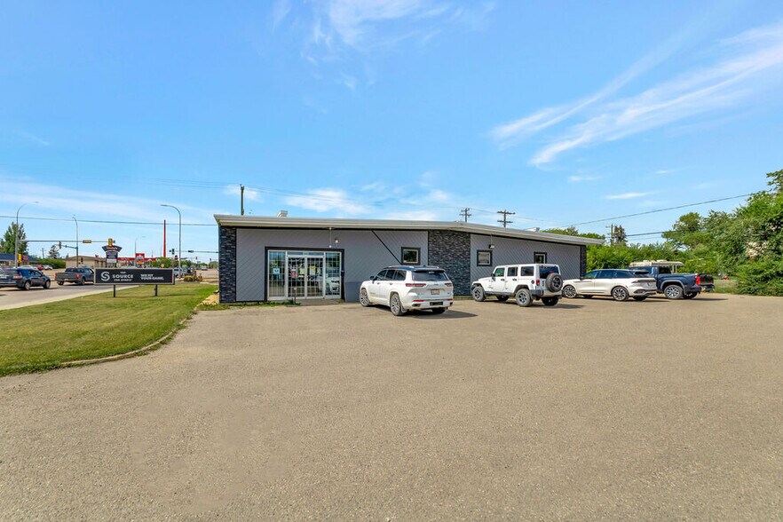 More Photos Of 4818 44 st, Lloydminster General Retail For Sale