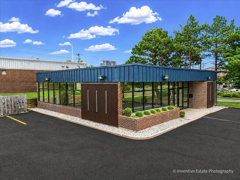 More Photos Of 780 W Golf Rd, Schaumburg Freestanding For Lease