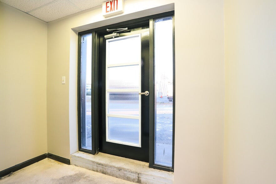 More Photos Of 1301 Fabricon Blvd, Jeffersonville Light Manufacturing For Lease