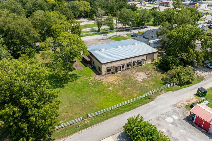 More Photos Of 213 Prairie St, Montgomery Industrial For Sale