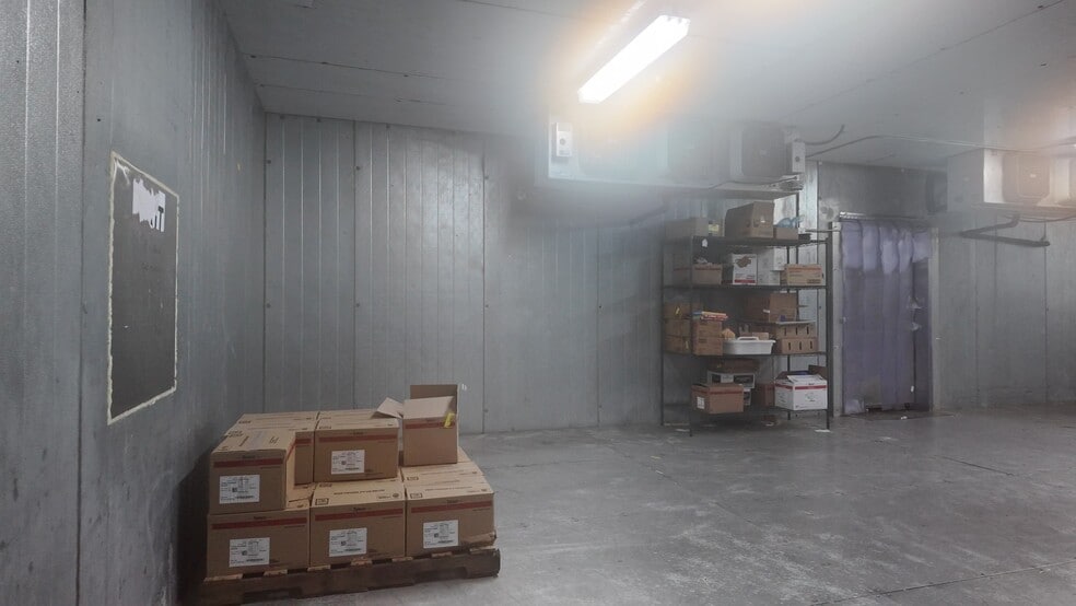 More Photos Of 1907 Gateway Blvd, Charlotte Warehouse For Sale