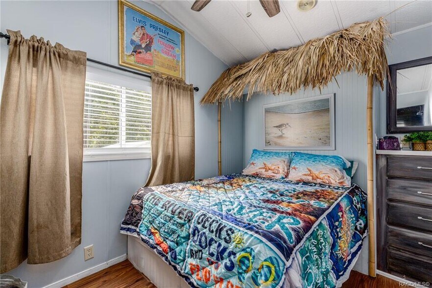 More Photos Of 6617 Riverside Dr, Yankeetown Marina For Sale