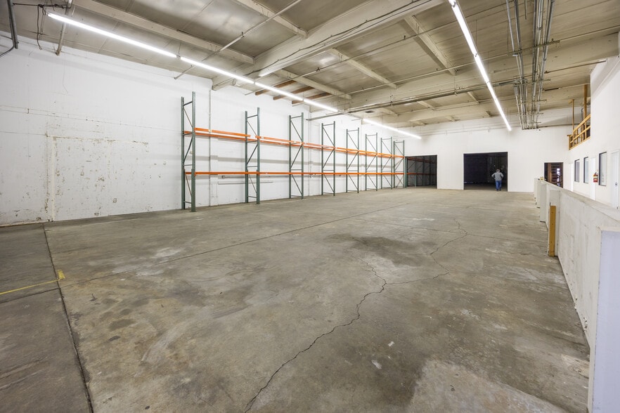 More Photos Of 360 Swift Ave, South San Francisco Warehouse For Lease
