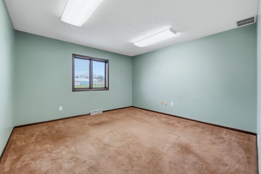 More Photos Of 3201 E Center St, Warsaw Office For Sale