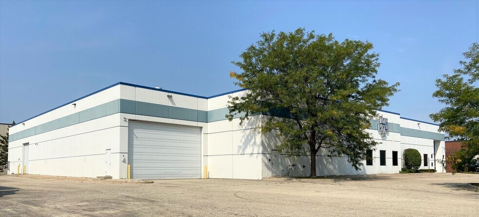 More Photos Of 360 Hastings Dr, Buffalo Grove Warehouse For Lease